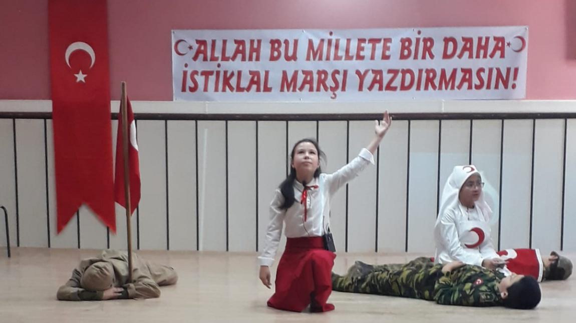 İstiklal Marşı Güzel Okuma Yarışmasında İlçe 1.si Cumhuriyet İlkokulu Öğrencisi  Elif BULUT